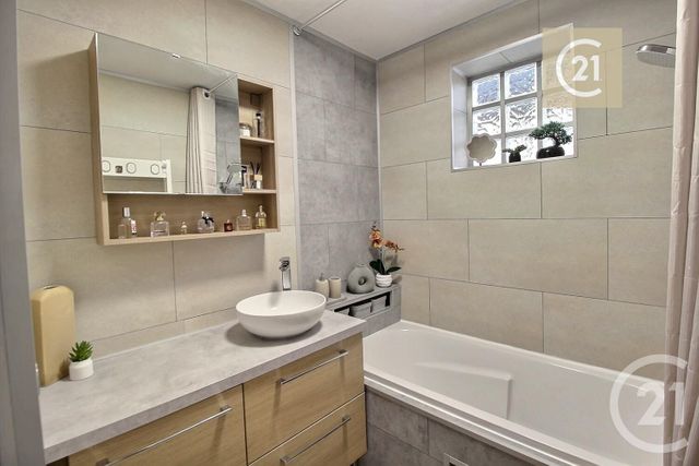 Appartement F4 à vendre - 4 pièces - 63.89 m2 - LES PAVILLONS SOUS BOIS - 93 - ILE-DE-FRANCE - Century 21 Ricard Immobilier