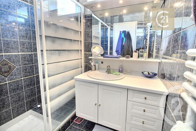 Appartement F3 à vendre - 3 pièces - 57.39 m2 - LES PAVILLONS SOUS BOIS - 93 - ILE-DE-FRANCE - Century 21 Ricard Immobilier