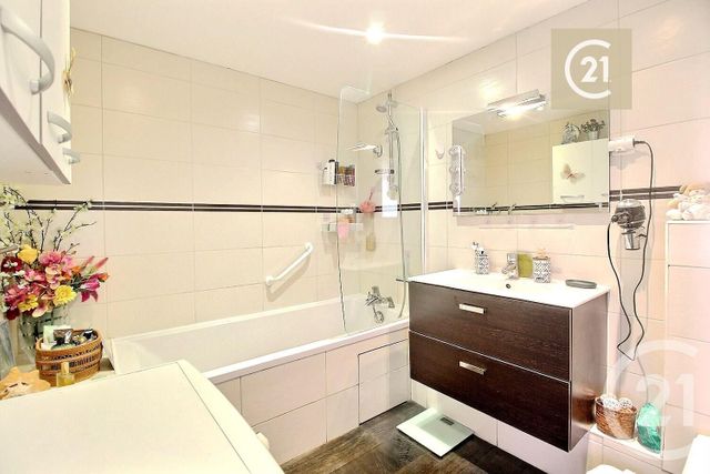 Appartement F2 à vendre - 2 pièces - 55.34 m2 - LIVRY GARGAN - 93 - ILE-DE-FRANCE - Century 21 Ricard Immobilier