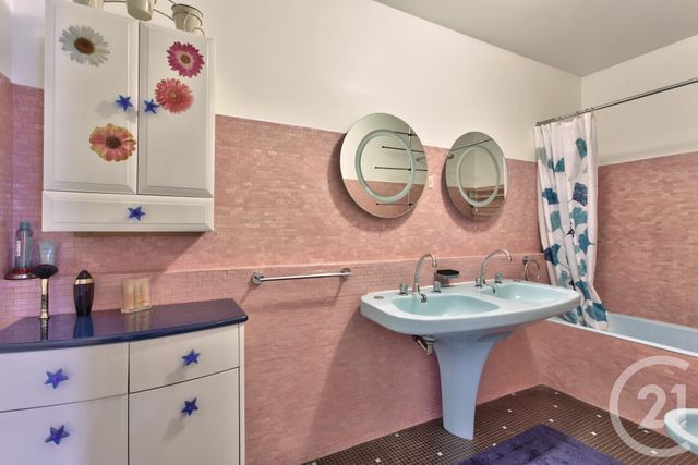 Appartement F5 à vendre - 5 pièces - 107.0 m2 - LES PAVILLONS SOUS BOIS - 93 - ILE-DE-FRANCE - Century 21 Ricard Immobilier