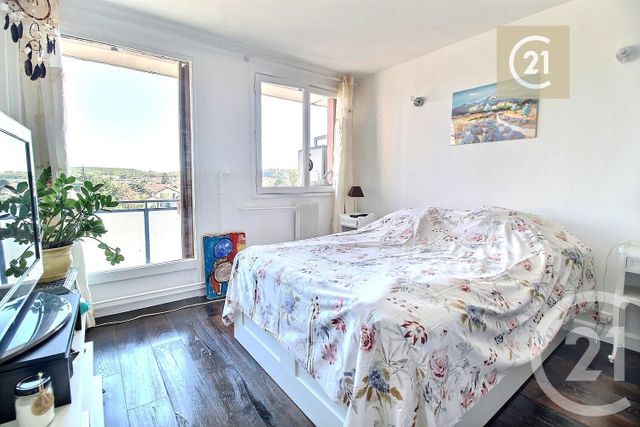 Appartement F2 à vendre - 2 pièces - 55.34 m2 - LIVRY GARGAN - 93 - ILE-DE-FRANCE - Century 21 Ricard Immobilier